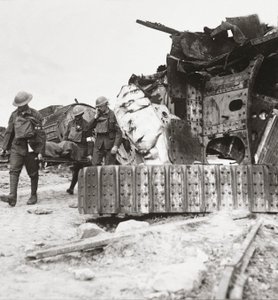 1918年四月二十四日，Villers-Bretonneux坦克战役中的坦克失事 作者 英国摄影师